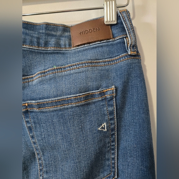 HIDDEN Distressed Denim Skirt. Size Medium - Picture 8 of 13